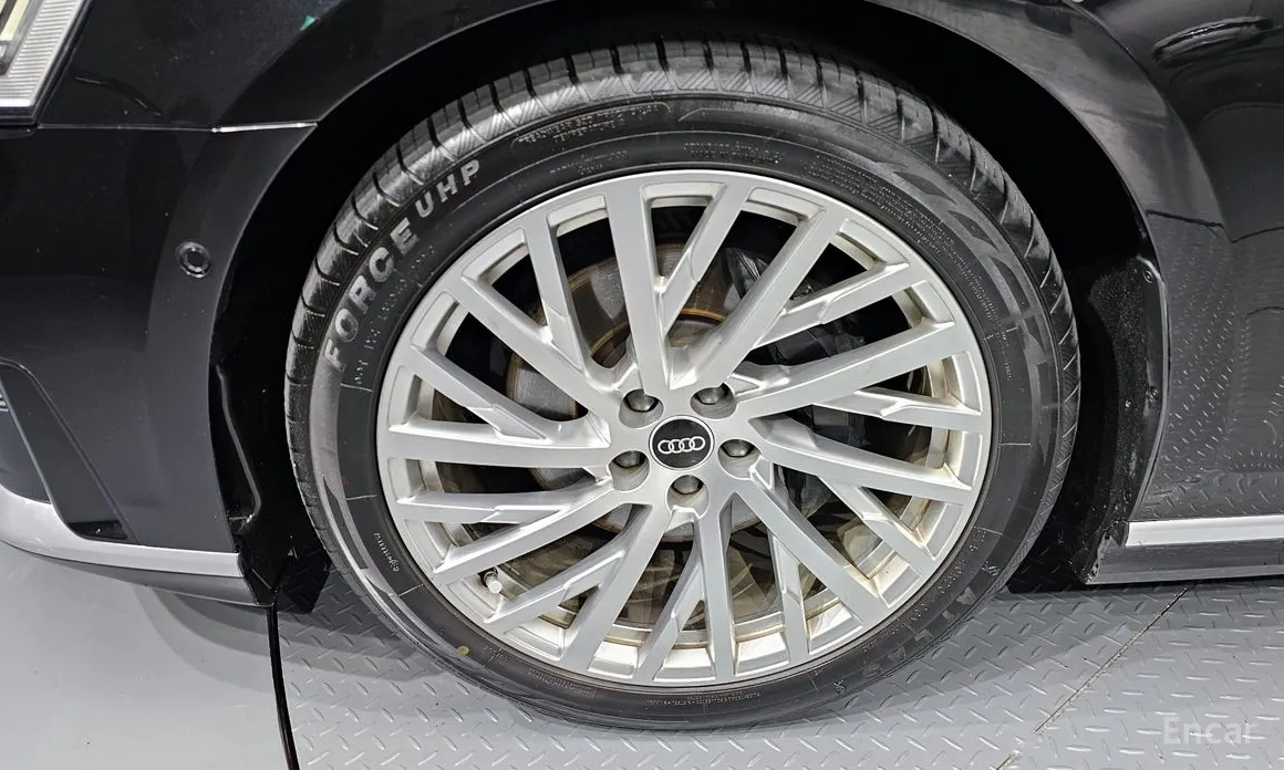 Фото 5 - Audi A8