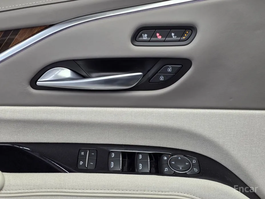 Фото 12 - Cadillac Escalade