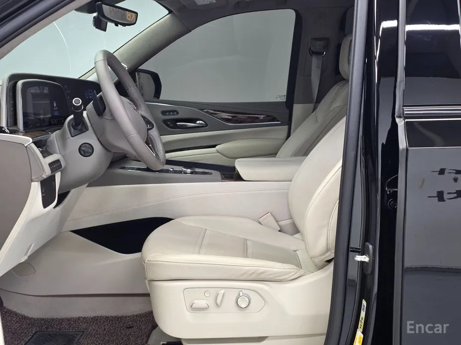 Фото 13 - Cadillac Escalade