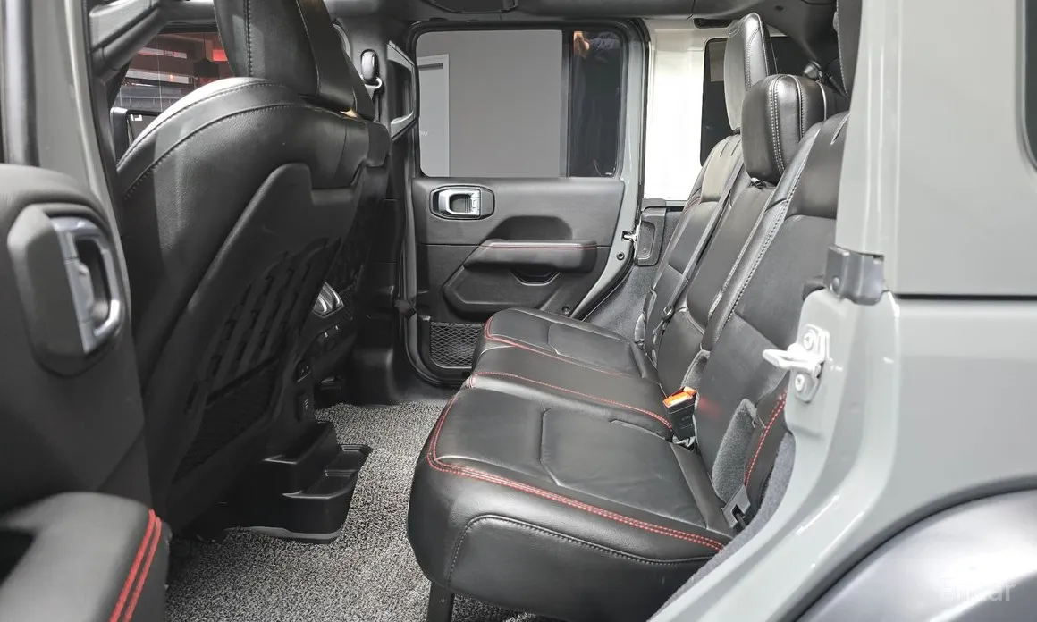 Фото 12 - Jeep Wrangler