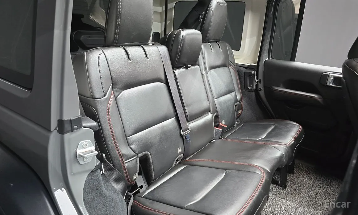 Фото 13 - Jeep Wrangler