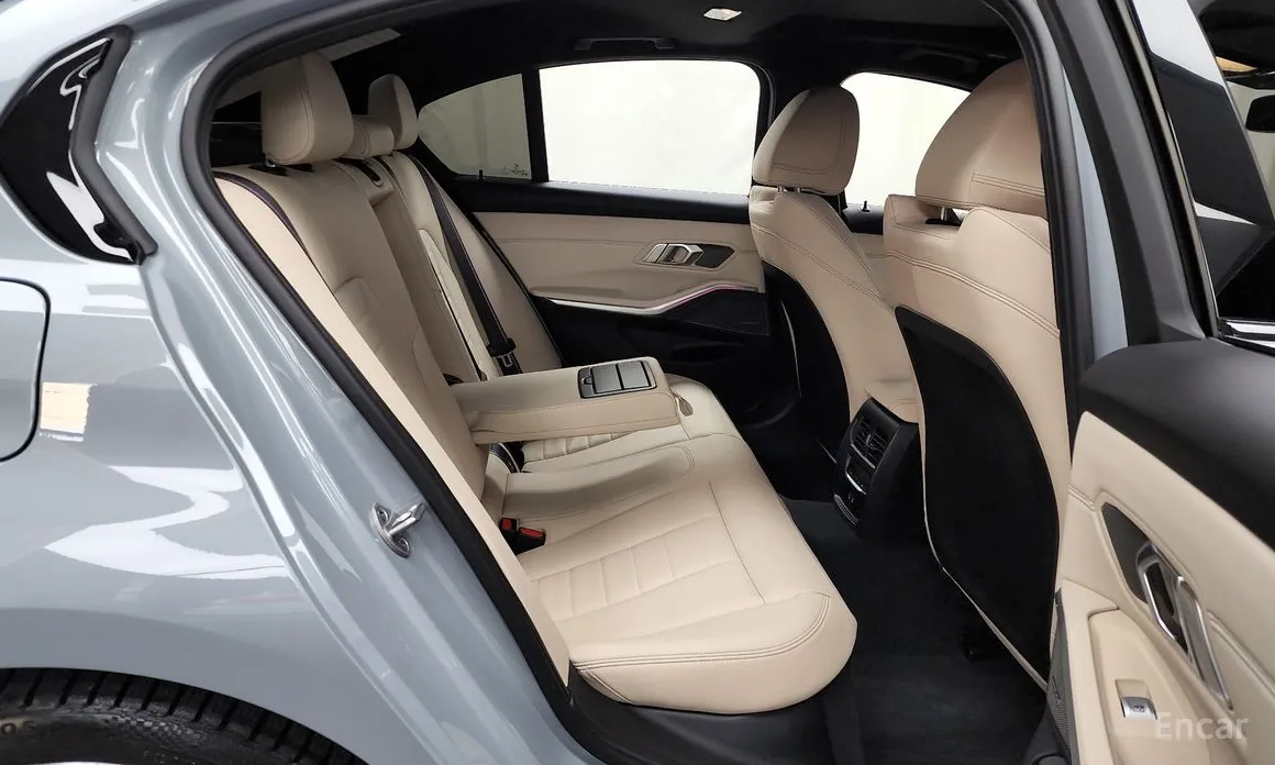 Photo 12 - BMW 3 Series