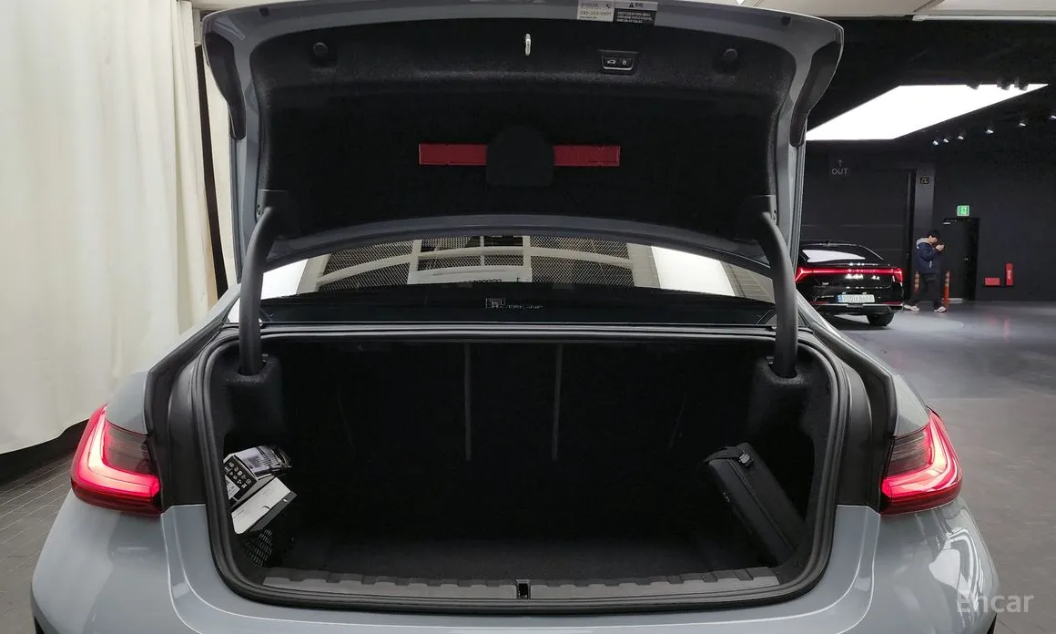 Photo 20 - BMW 3 Series