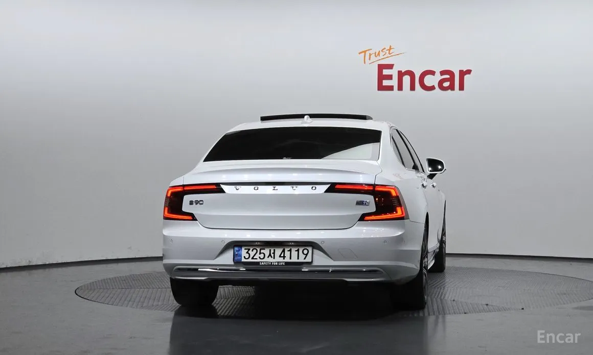 Фото 4 - Volvo S90