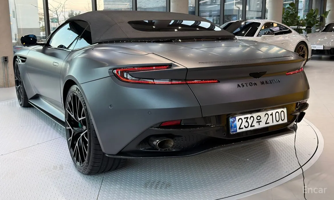 Фото 3 - Aston Martin DB12