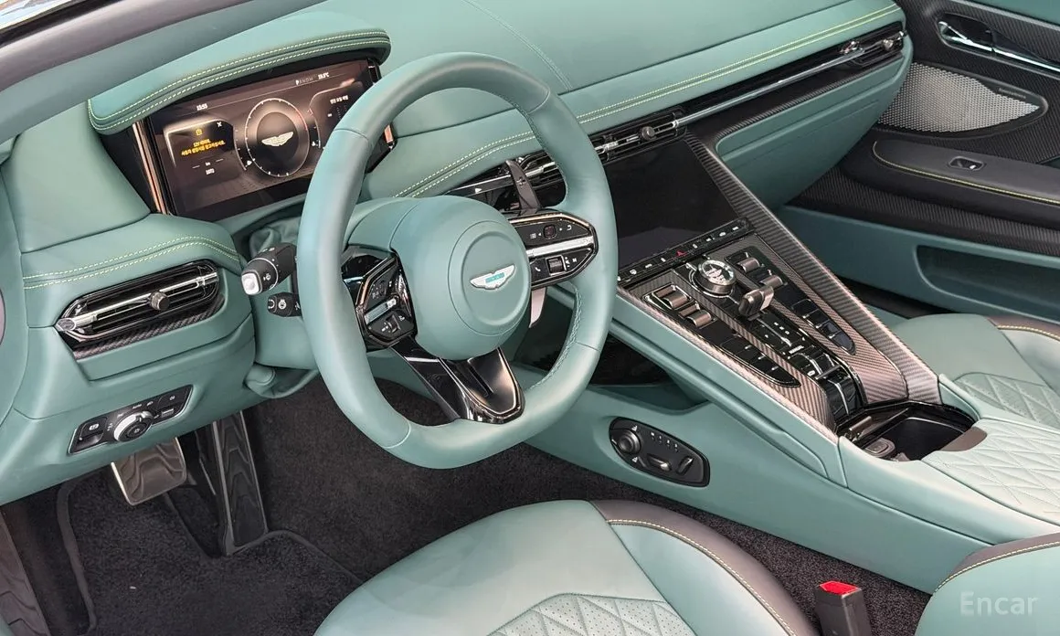 Фото 6 - Aston Martin DB12