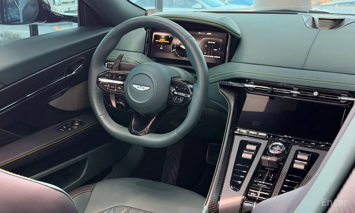 Фото 8 - Aston Martin DB12