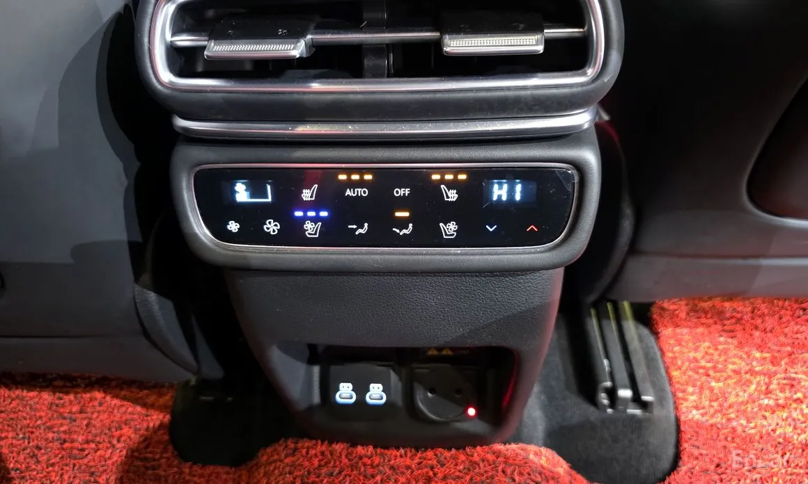 Фото 19 - Genesis GV80