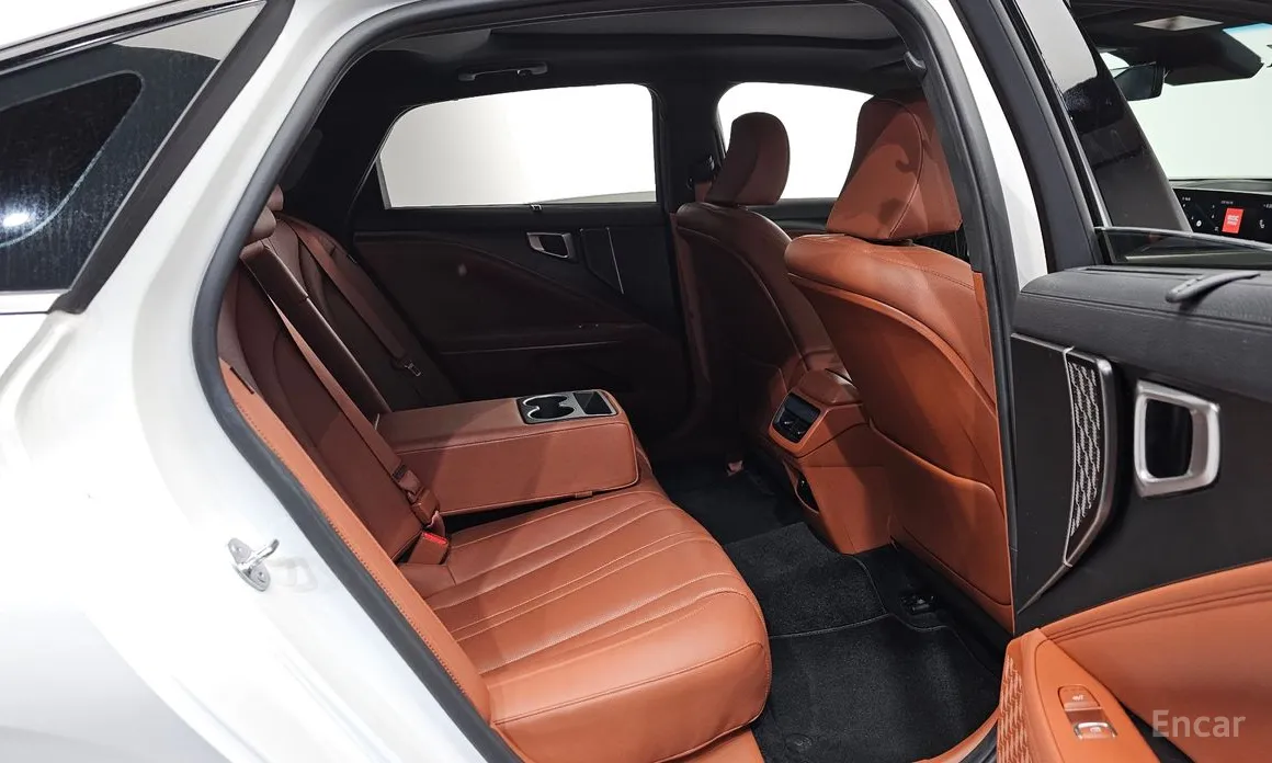 Фото 12 - Kia K8