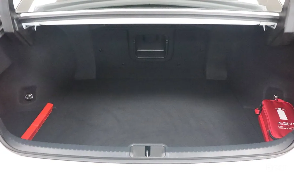 Фото 16 - Lexus ES