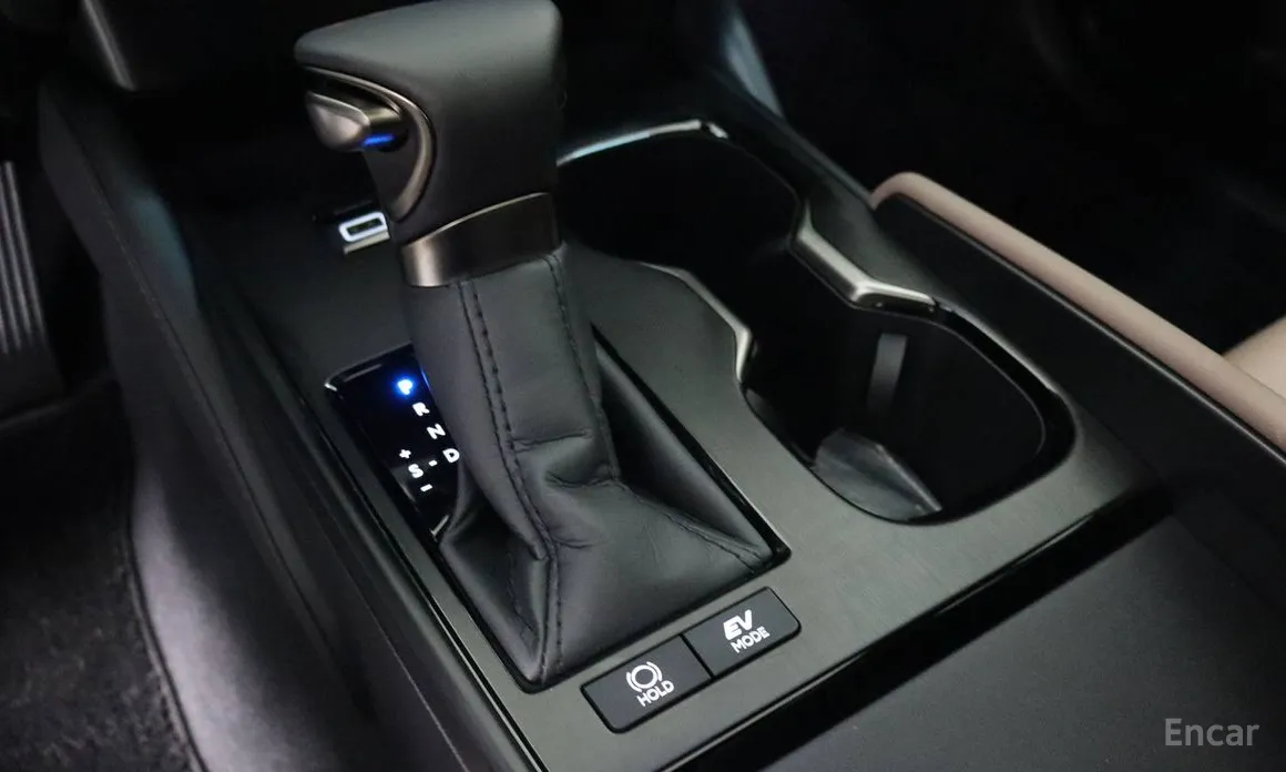 Фото 8 - Lexus ES