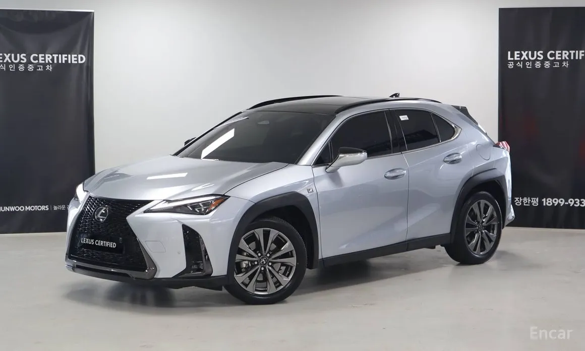 Фото 1 - Lexus UX