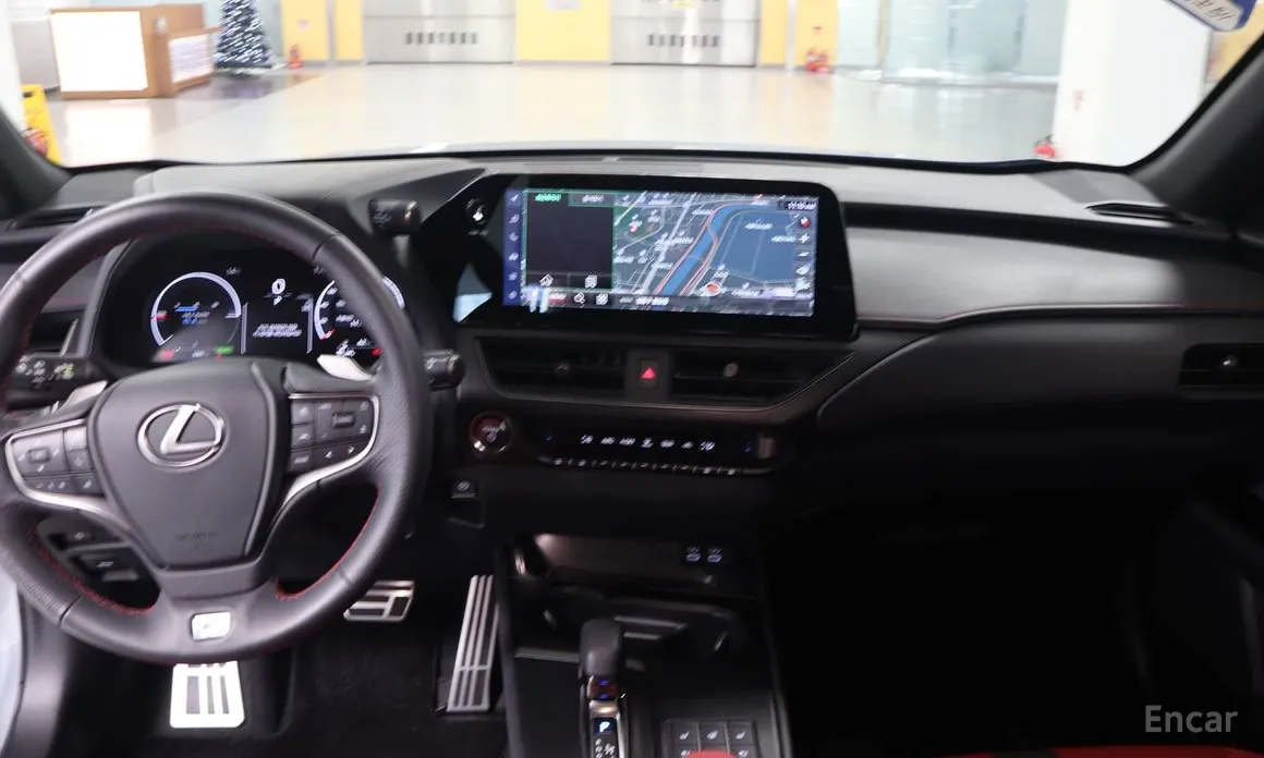 Фото 11 - Lexus UX