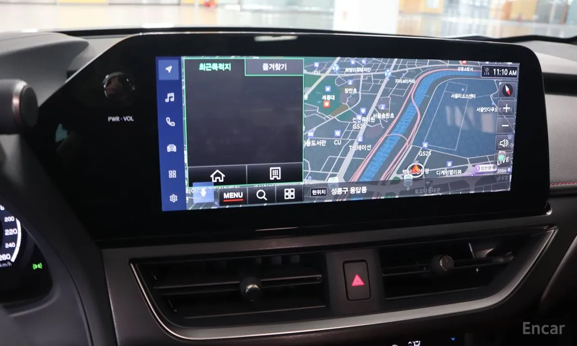 Фото 13 - Lexus UX