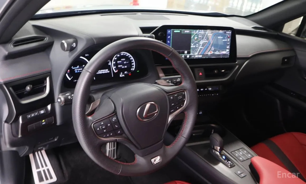 Фото 15 - Lexus UX