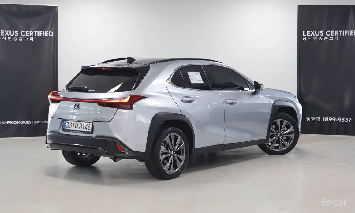 Фото 2 - Lexus UX