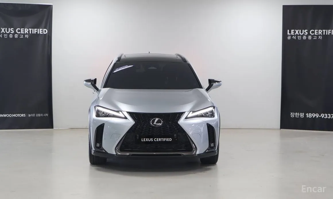Фото 3 - Lexus UX
