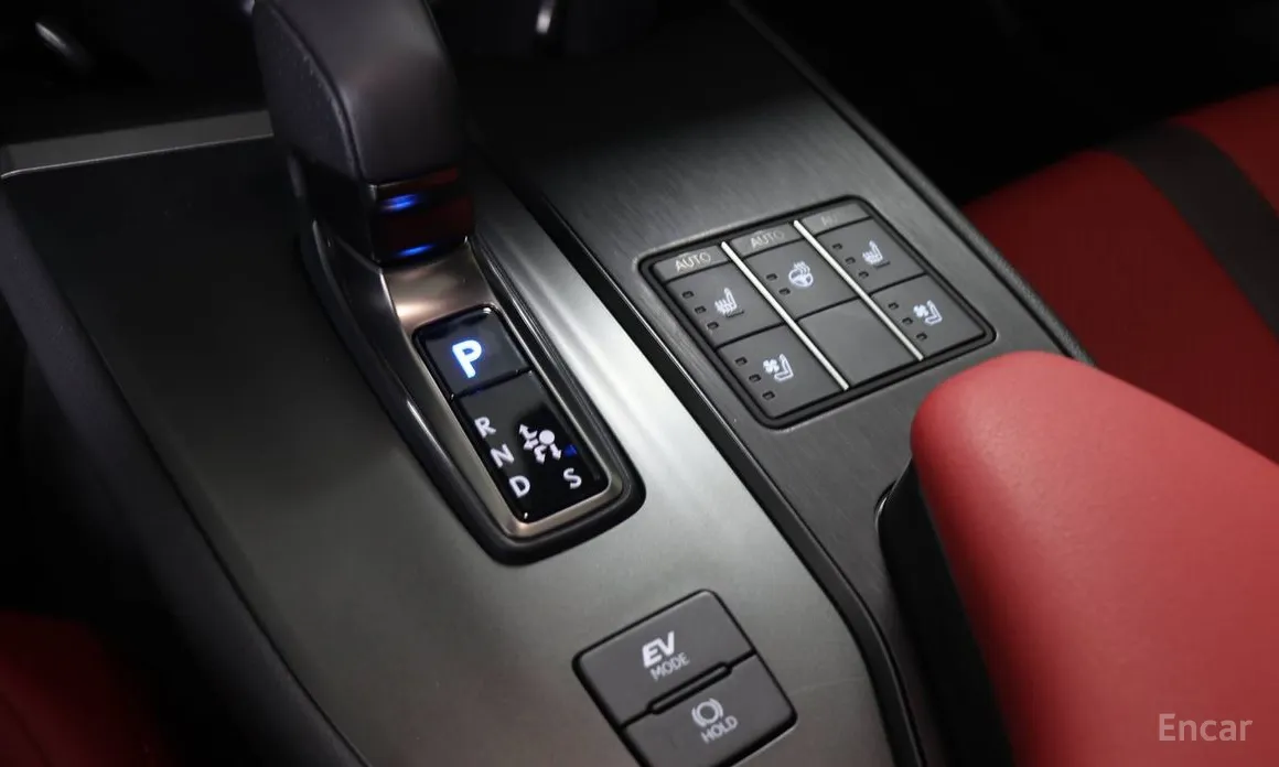 Фото 8 - Lexus UX