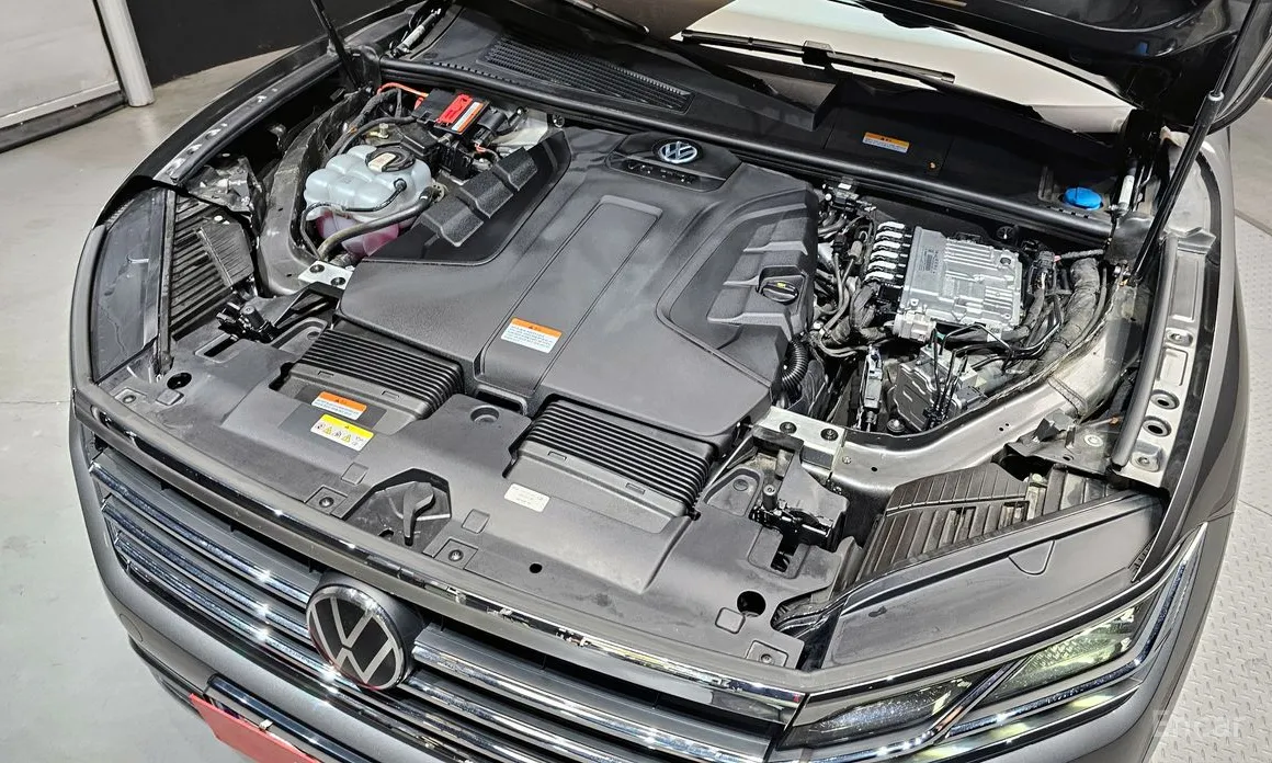 Фото 6 - Volkswagen Touareg