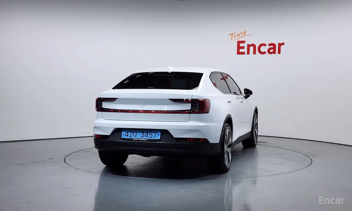 Фото 4 - Polestar 2