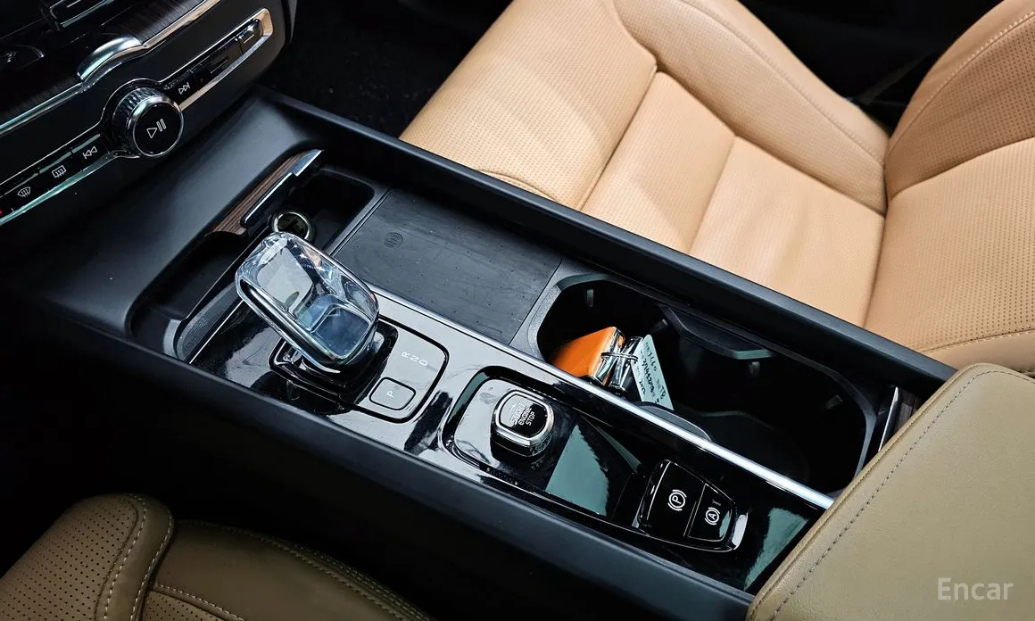 Фото 9 - Volvo XC60