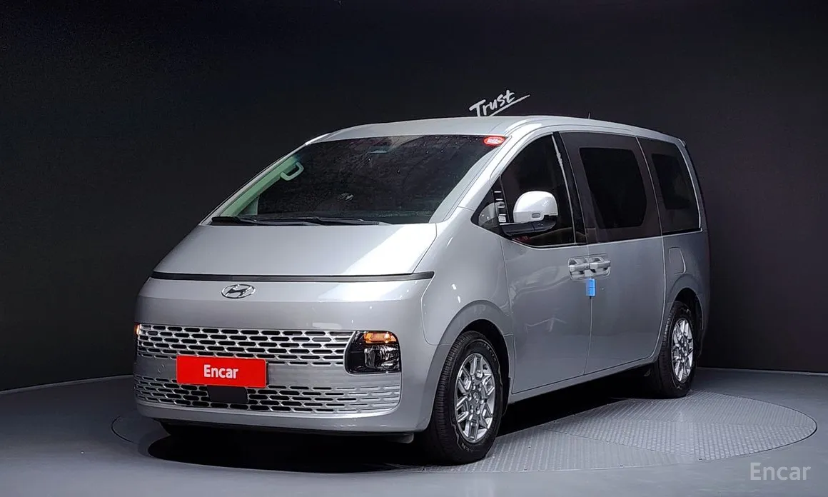 Фото 1 - Hyundai Staria