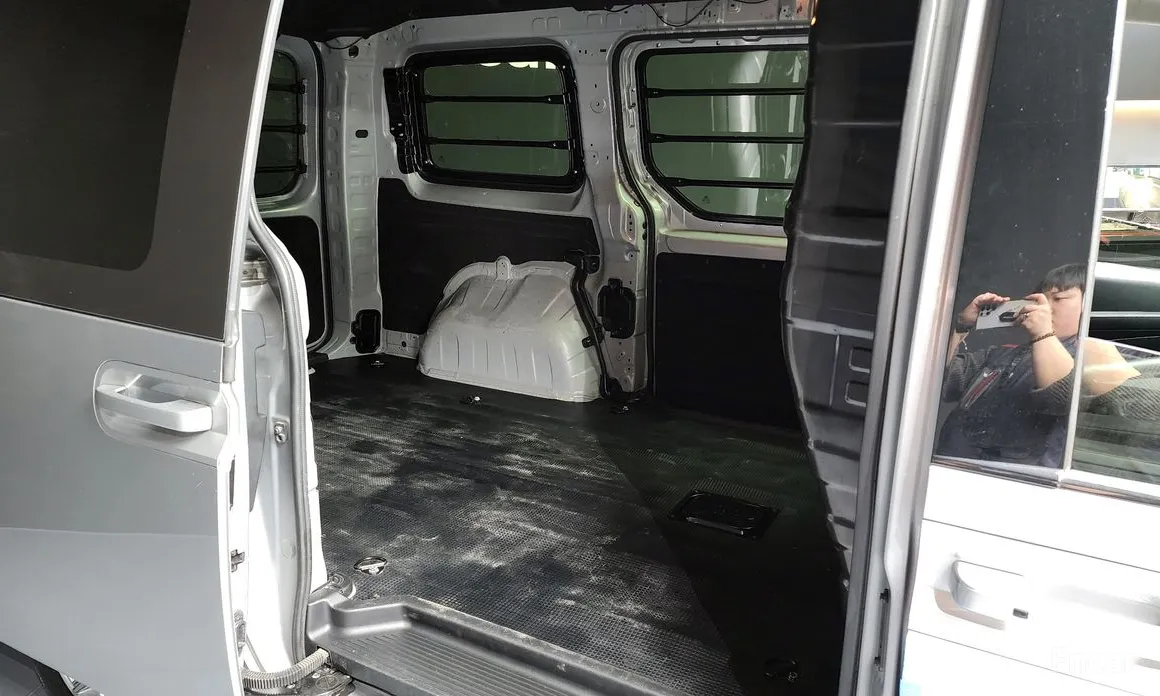 Фото 12 - Hyundai Staria