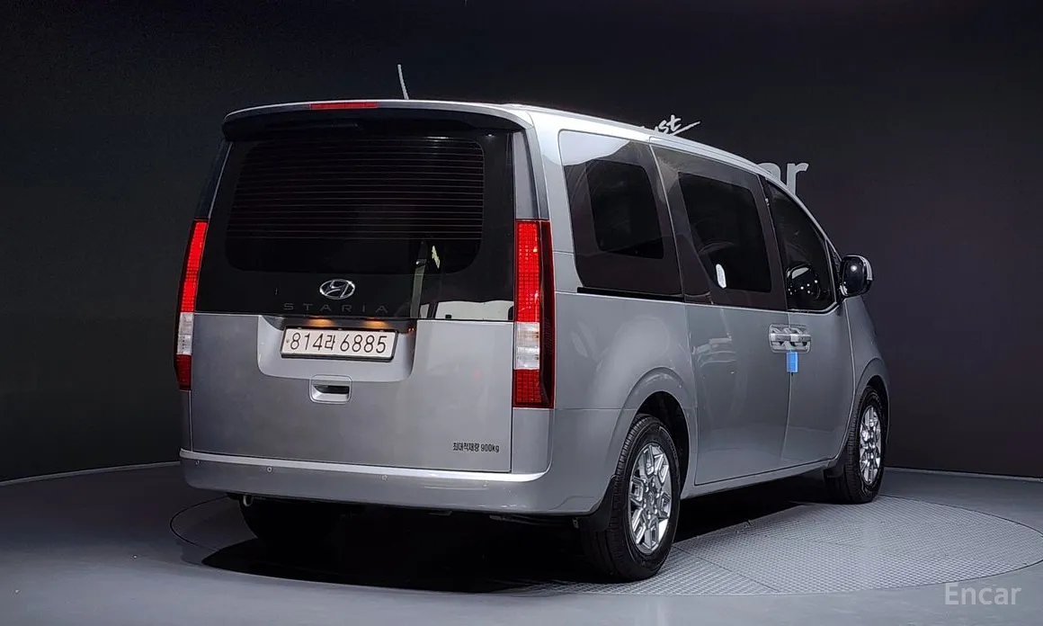 Фото 2 - Hyundai Staria