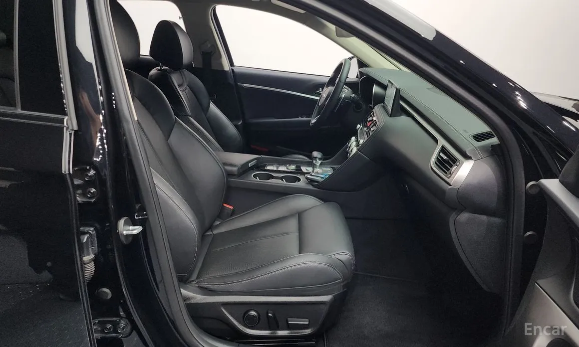 Фото 11 - Genesis G70