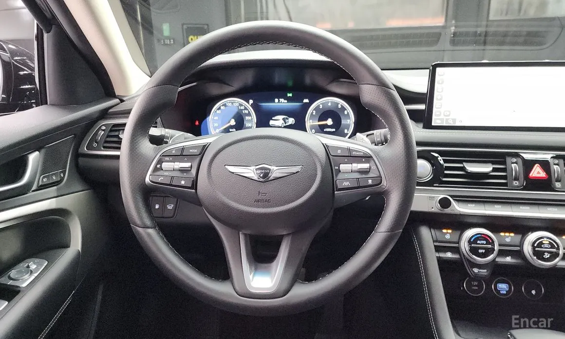 Фото 13 - Genesis G70