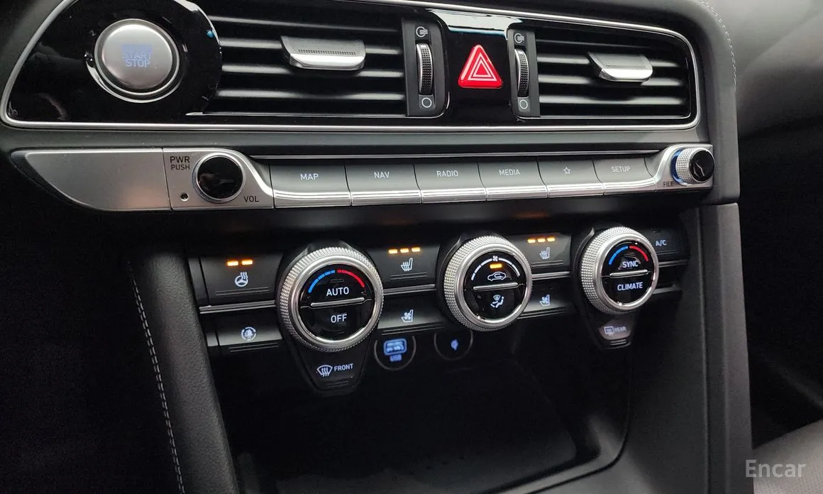 Фото 17 - Genesis G70