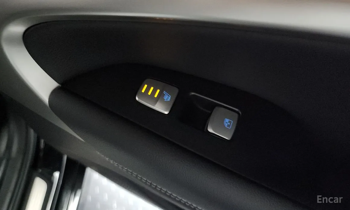 Фото 19 - Genesis G70