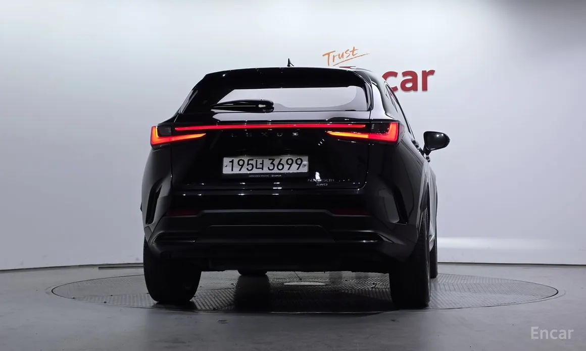 Фото 4 - Lexus NX