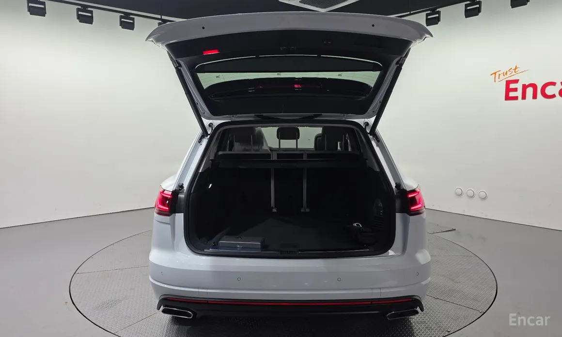 Фото 20 - Volkswagen Touareg