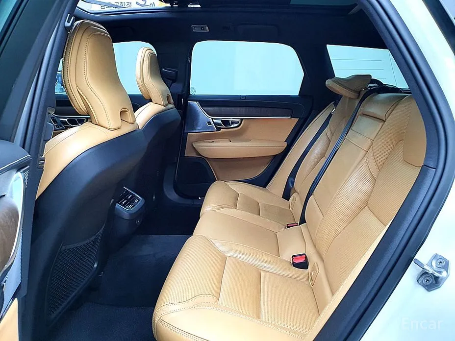 Фото 11 - Volvo V90