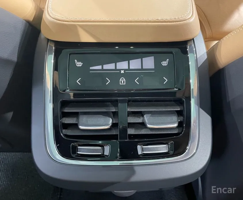 Фото 15 - Volvo V90