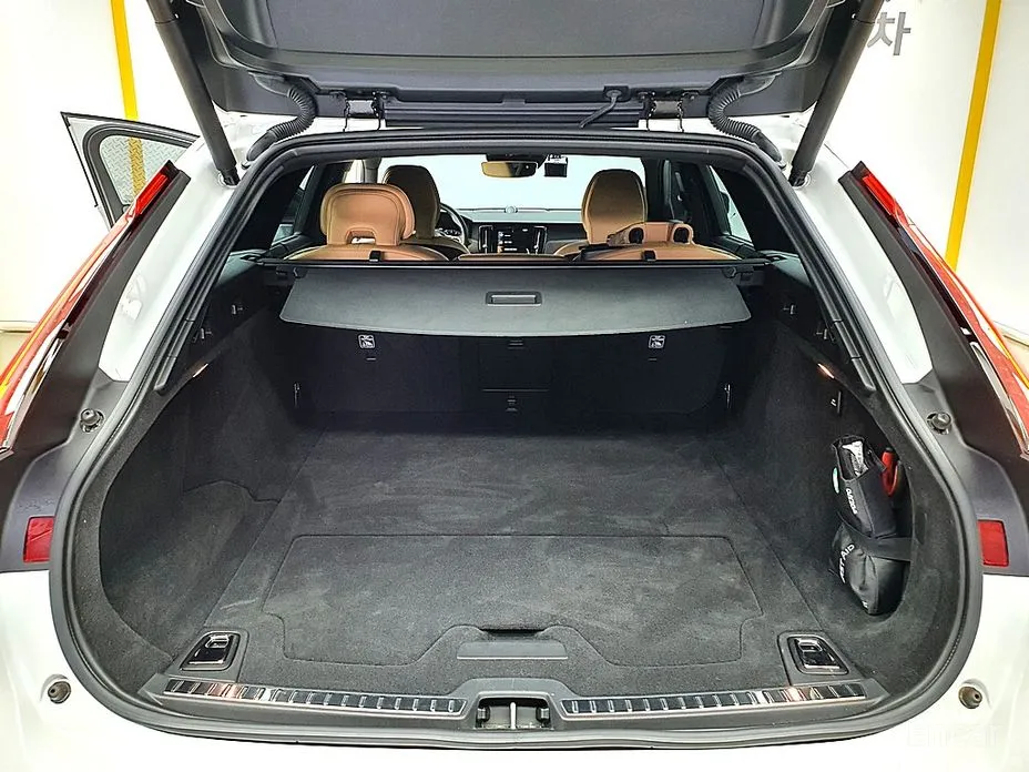 Фото 20 - Volvo V90