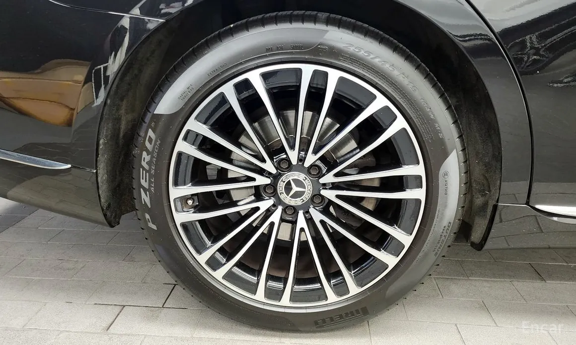 Фото 5 - Mercedes-Benz S-Class