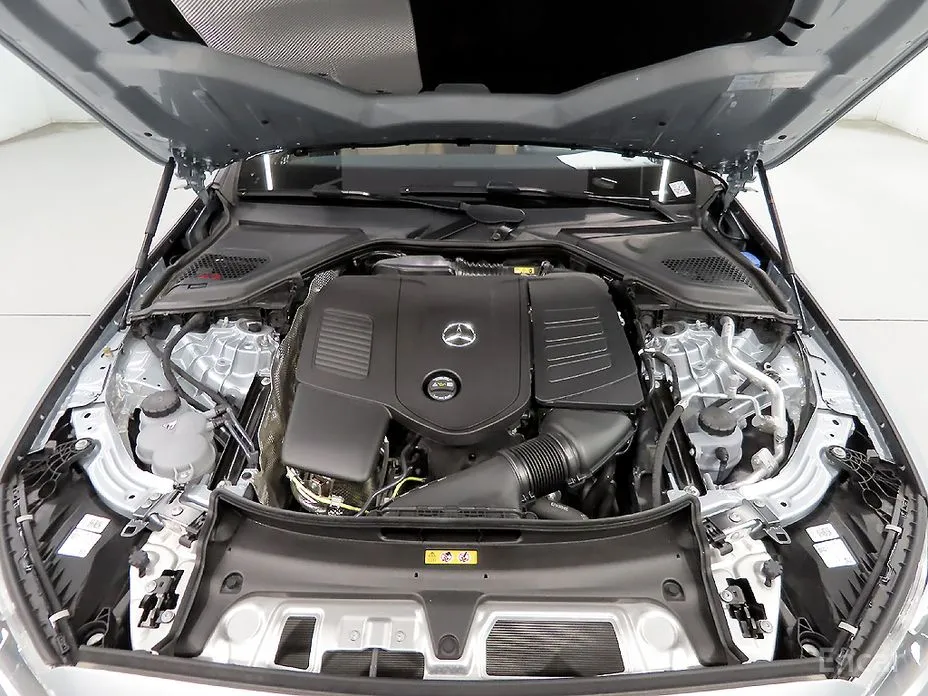 Фото 19 - Mercedes-Benz E-Class