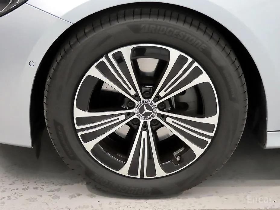 Фото 20 - Mercedes-Benz E-Class