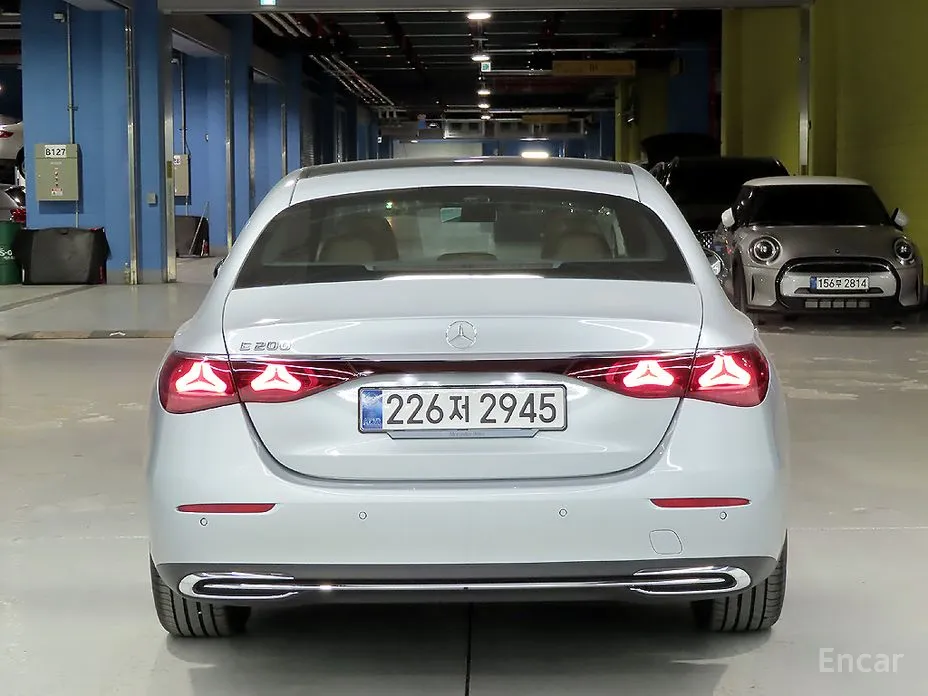 Фото 3 - Mercedes-Benz E-Class