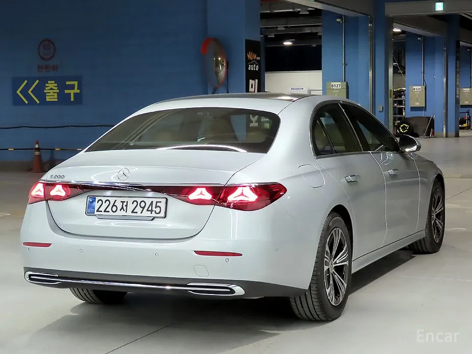 Фото 4 - Mercedes-Benz E-Class