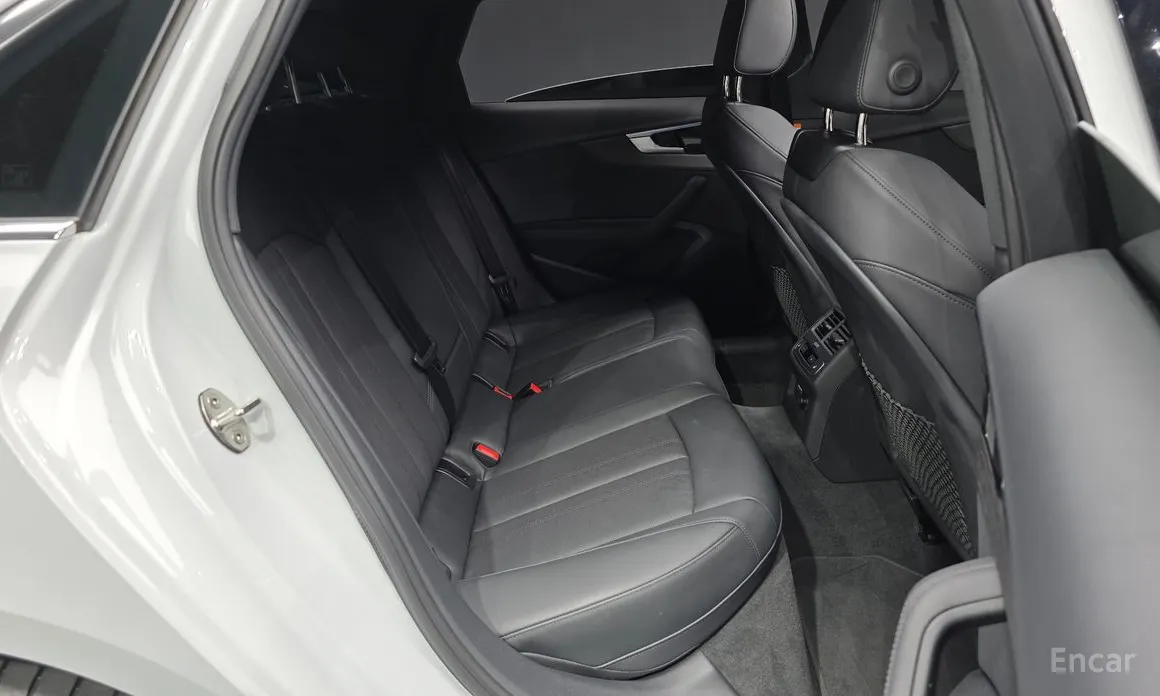 Фото 12 - Audi A4