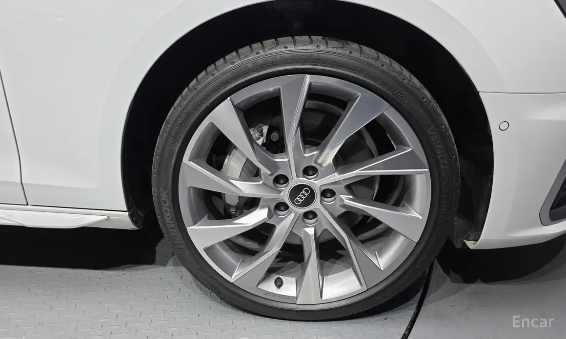 Фото 5 - Audi A4