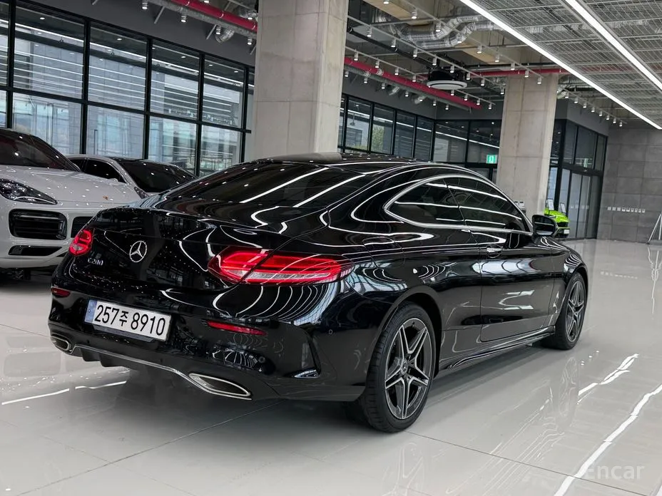 Фото 4 - Mercedes-Benz C-Class