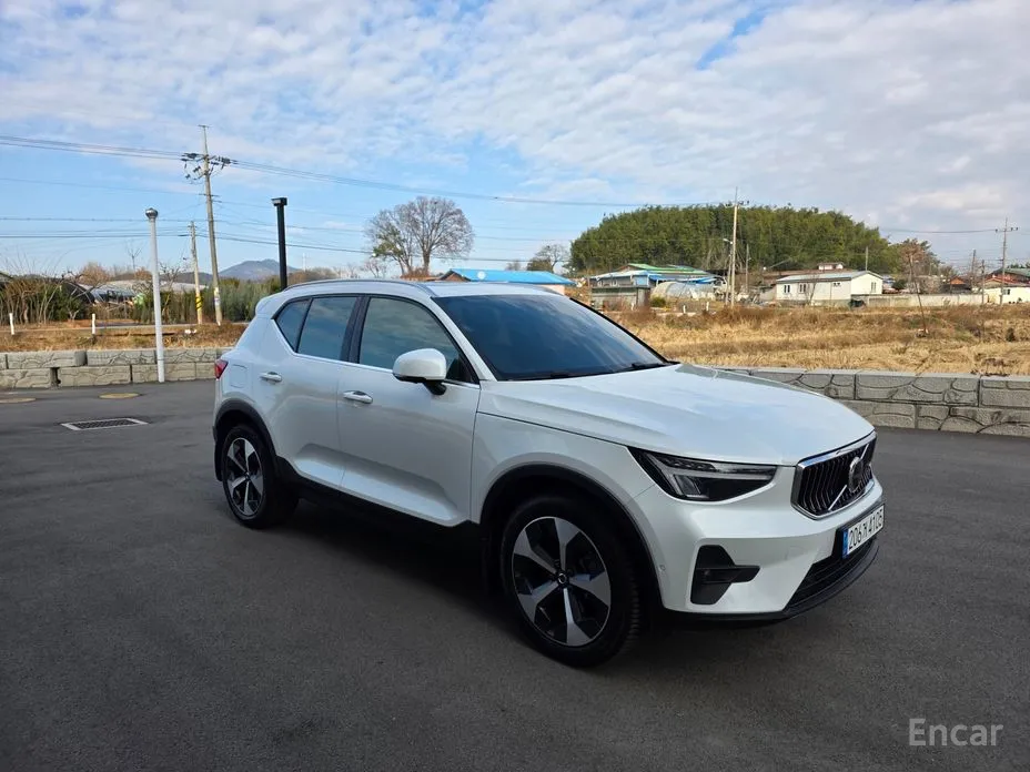 Фото 1 - Volvo XC40