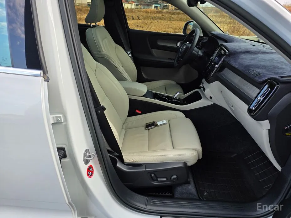 Фото 13 - Volvo XC40