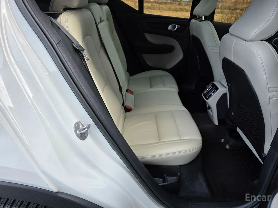 Фото 15 - Volvo XC40