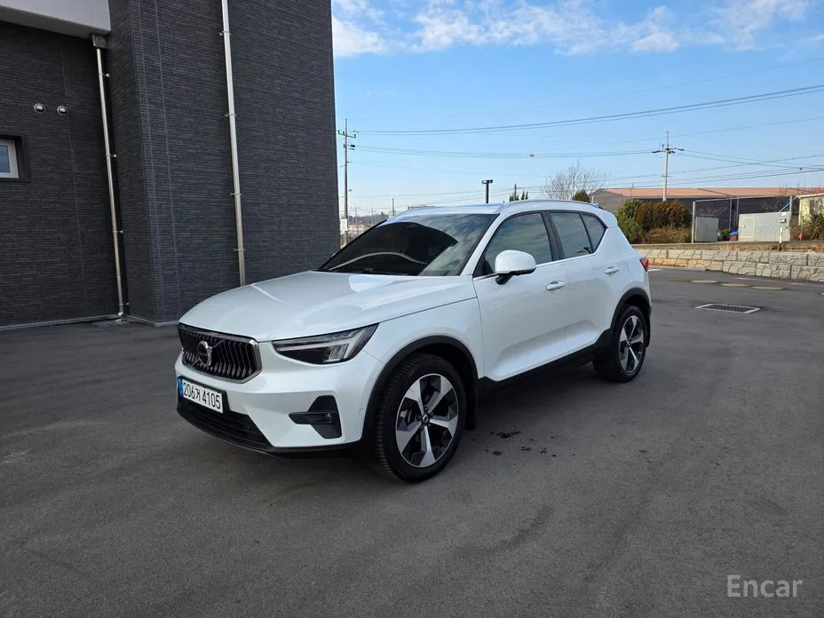 Фото 2 - Volvo XC40
