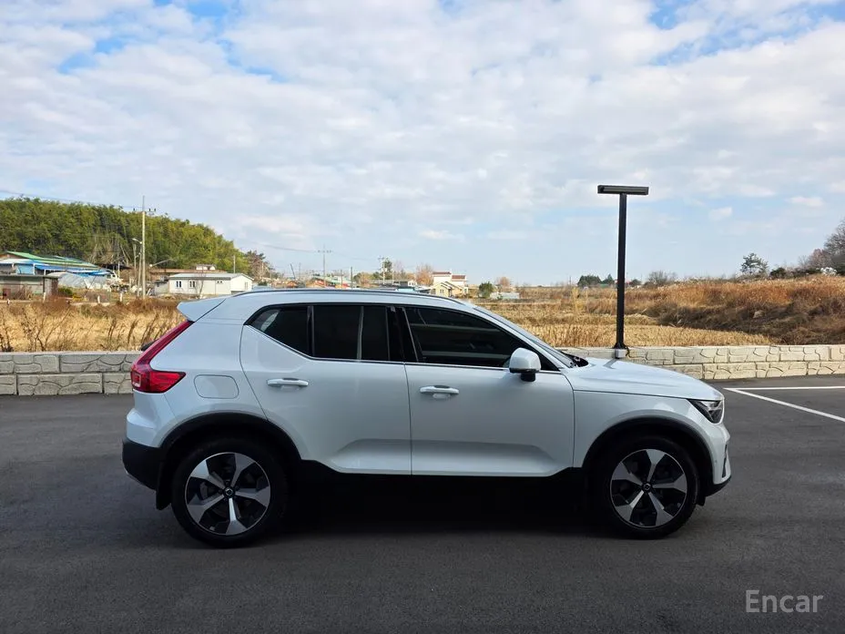 Фото 4 - Volvo XC40